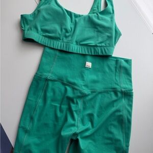 Vuori Green Athletic Set